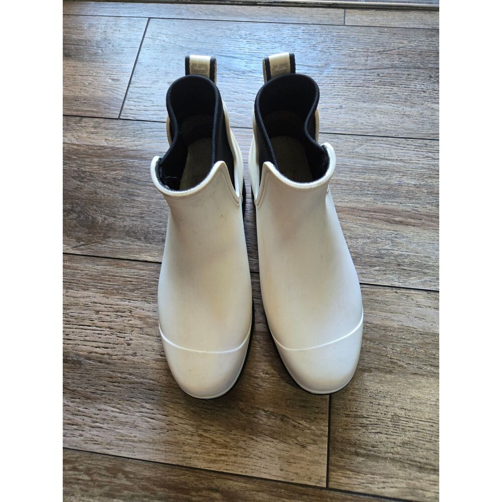 UGG Droplet Women’s Size 8 White Waterproof Chelsea Rain Boots 1130831